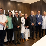 Foto de los asistentes a la firma del convenio