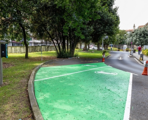 El Hospital San Juan de Dios de Santurtzi instala en su estacionamiento dos puestos de recarga para vehículos eléctricos o híbridos enchufables