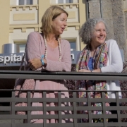Miriam Oliver e Inés Becerra, en la entrada del Hospital San Juan de Dios de Santurtzi – copia La enfermera Miriam Oliver, referente de Misión Compartida del Hospital San Juan de Dios de Santurtzi