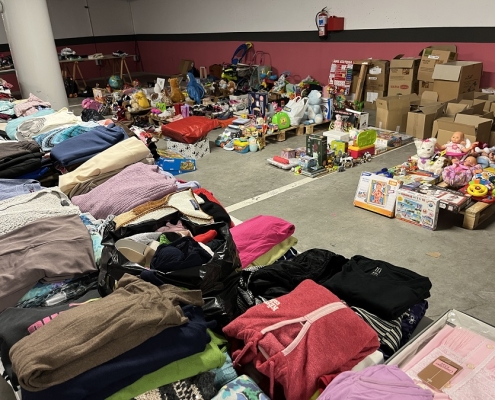 Hermanos, profesionales y voluntarios realizaron el reparto de alimentos y juguetes por Navidad