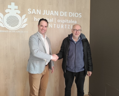 Vicente Fernández Zurita y Pako Bartolomé, tras la firma del convenio