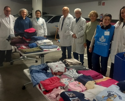 Profesionales y voluntarios del Hospital repartieron juguetes y ropa a familias vulnerables de Santurtzi
