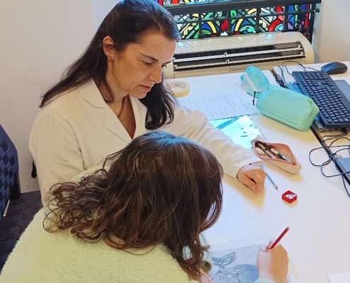El Hospital San Juan de Dios de Santurtzi publica Cuidar con arte, una obra que recoge la experiencia de la arteterapia en cuidados paliativos